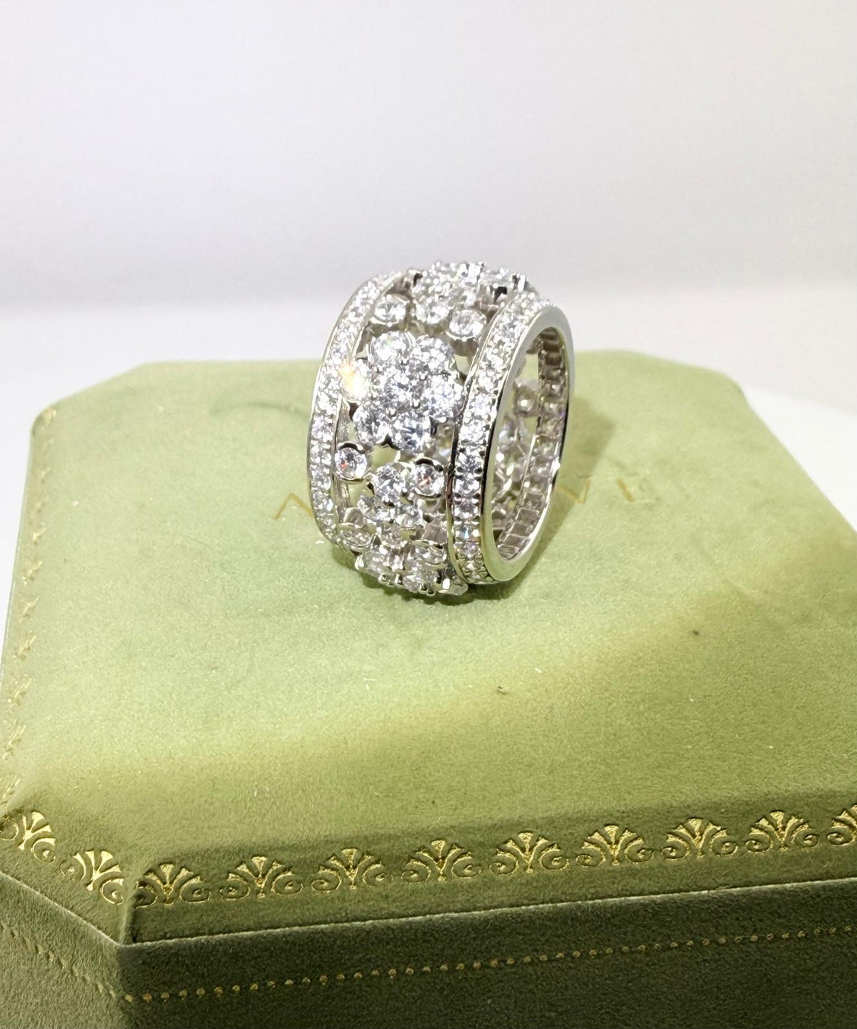 Snowflake Moissanite Band