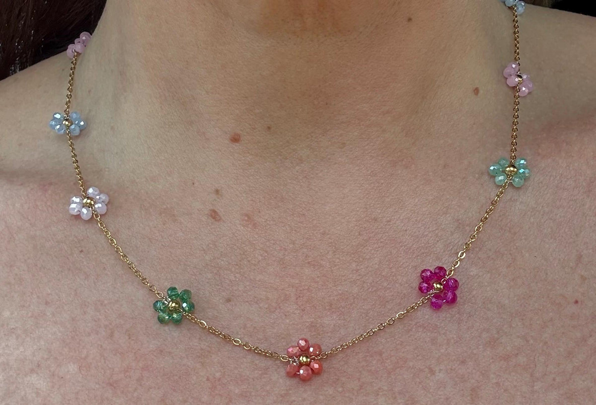 18K Gold Daisy Necklace