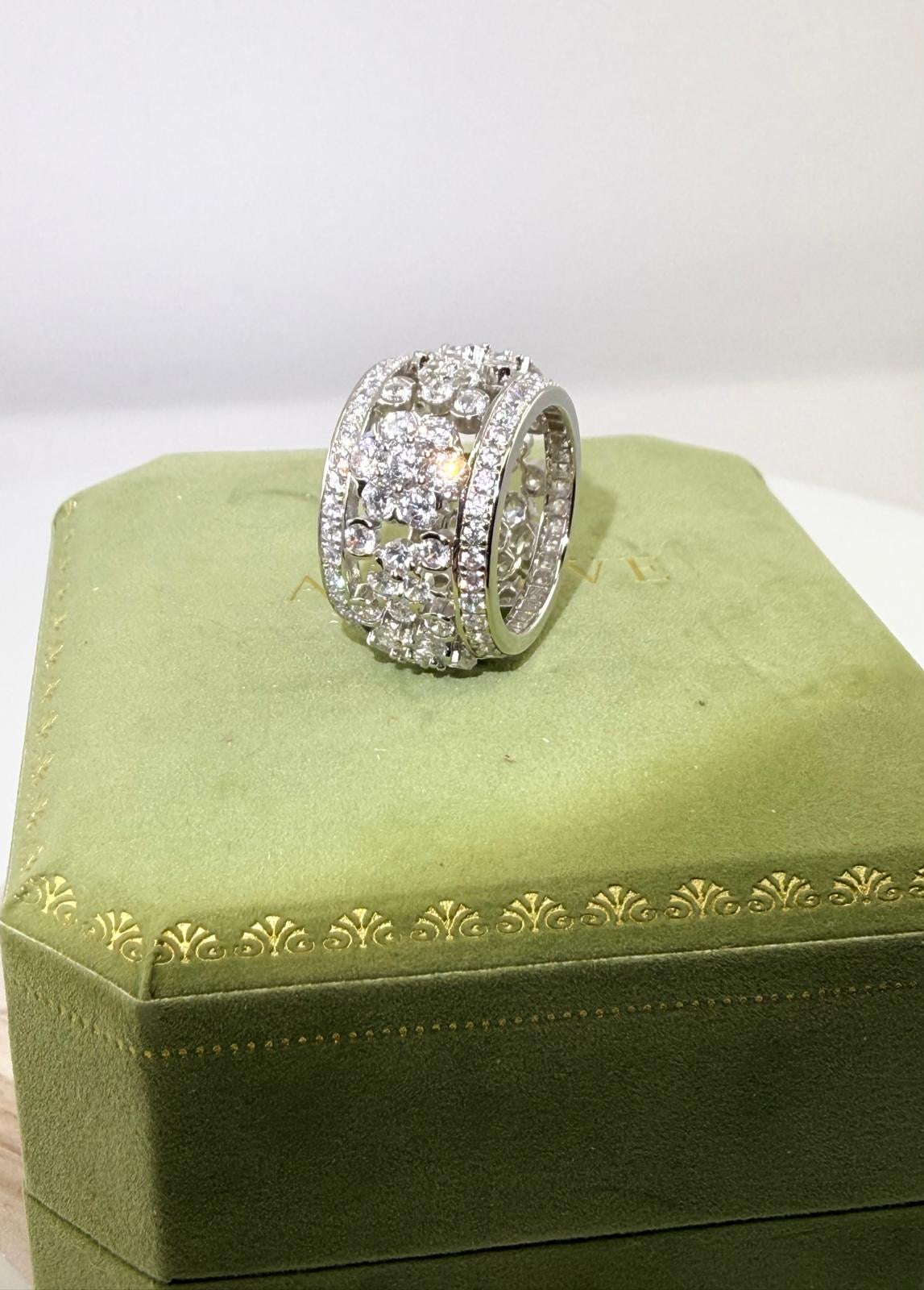 Snowflake Moissanite Band